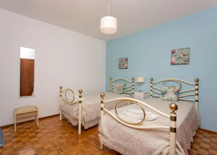 Casa Silver, Gale - Sleeps 9 Close To Amenities And Beach!