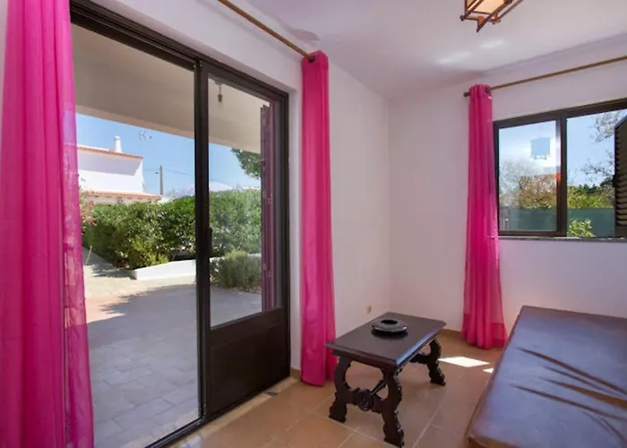 Casa Silver, Gale - Sleeps 9 Close To Amenities And Beach! Villa