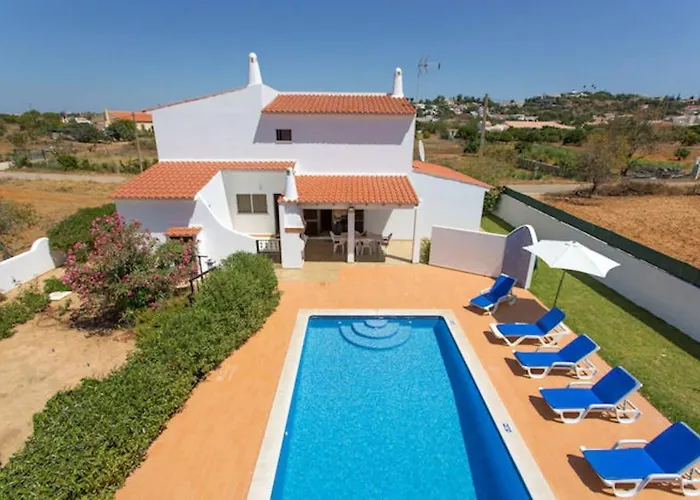 Casa Silver, Gale - Sleeps 9 Close To Amenities And Beach! Villa