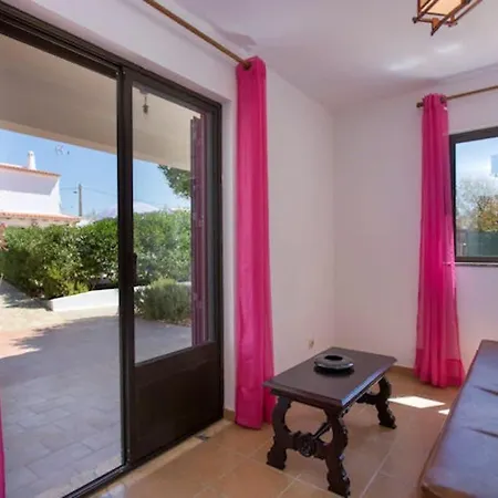 Casa Silver, Gale - Sleeps 9 Close To Amenities And Beach! Villa