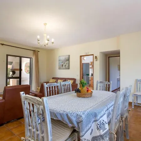 Casa Silver, Gale - Sleeps 9 Close To Amenities And Beach! Villa Guia