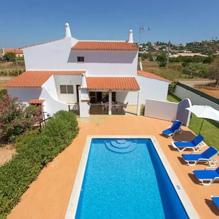 Casa Silver, Gale - Sleeps 9 Close To Amenities And Beach! Villa