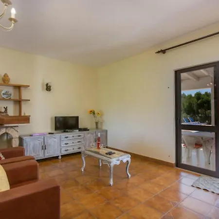 Casa Silver, Gale - Sleeps 9 Close To Amenities And Beach! Villa Guia